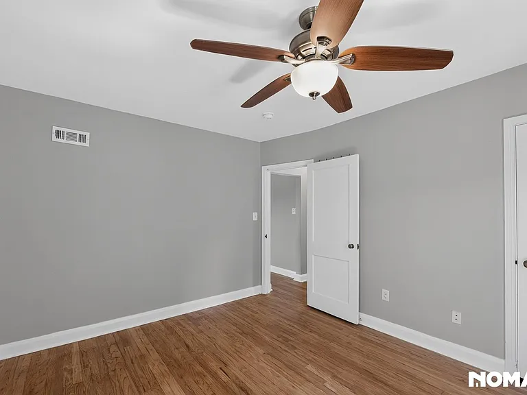 442 Westshire Dr — Photo 17