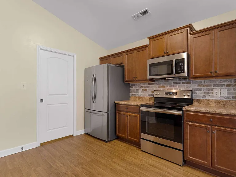 102 Bridgeport Dr — Photo 14