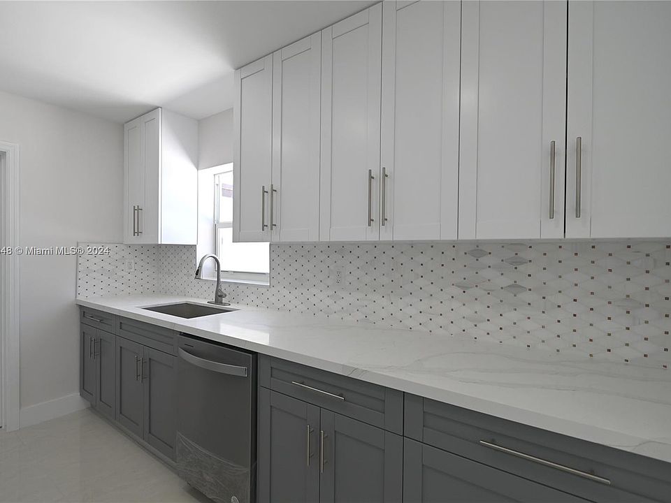 1st image of 9461 Jamaica Dr