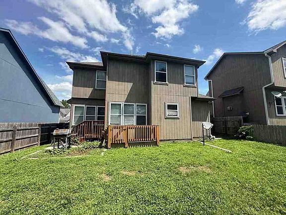 2nd image of 1027 Tamarisk Dr