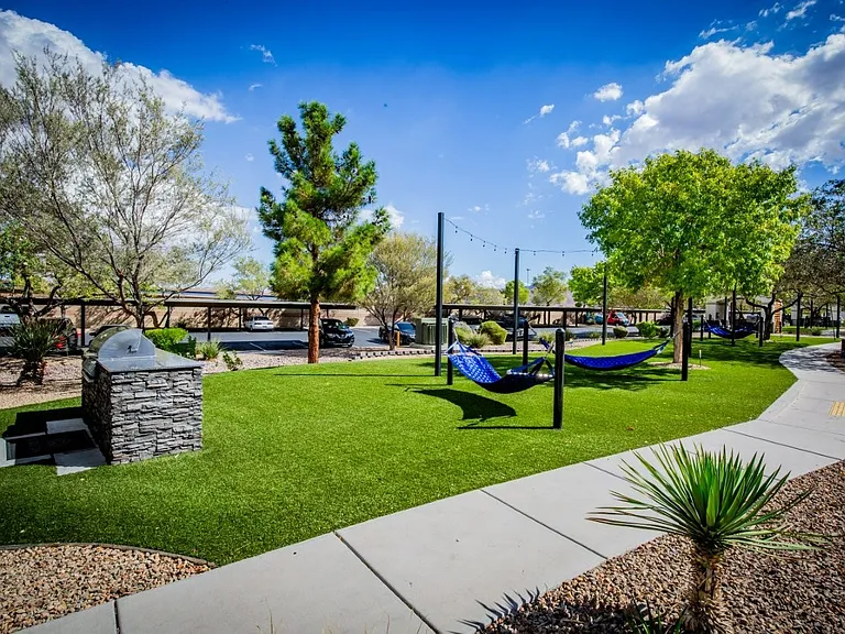 Colton Apartments — Photo 17