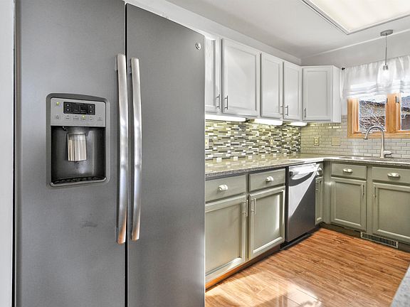 4th image of 221 Wildwood Dr