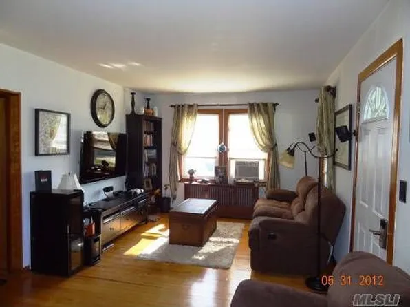 27 Central Blvd, Bethpage, NY 11714