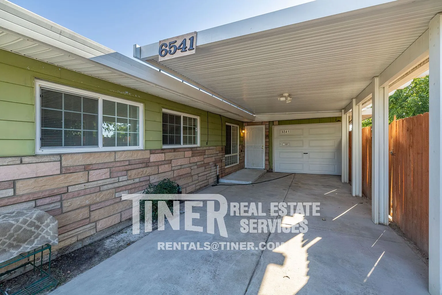 6541 Larchmont Dr photo 1