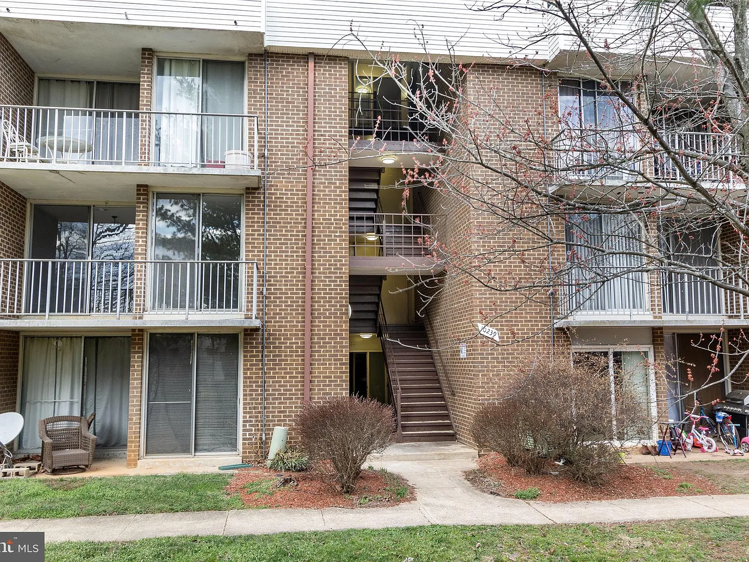 Pines Condominium — Photo 2
