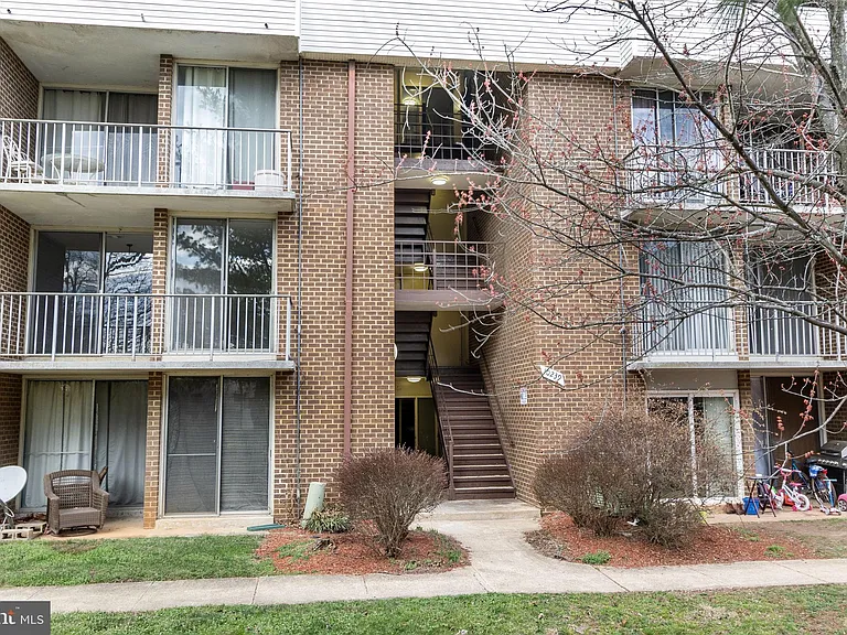 10239 Prince Pl #26-102 — Photo 2