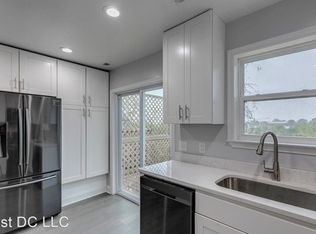 5520 B St SE, Washington, DC 20019