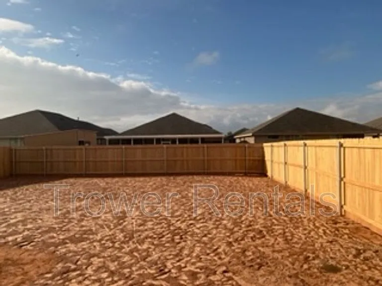 1902 Twin Falls Dr — Photo 18