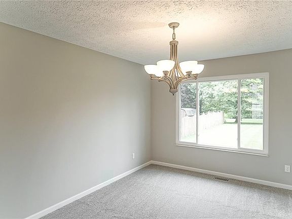 4th image of 1823 Robinhood Dr