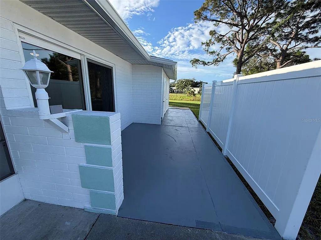 2 bed, 1.0 bath, 800 sqft, $1,600 — Photo 3
