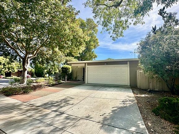 2nd image of 3364 Kenneth Dr