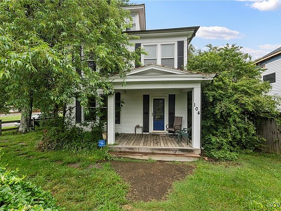 3rd image of 104 E 5th St