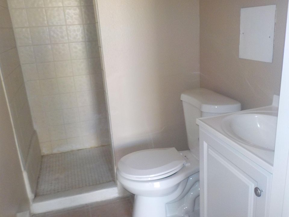2nd image of 2411 S 6th Ave APT 3