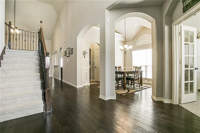 1st image of 548 Windy Knoll Dr