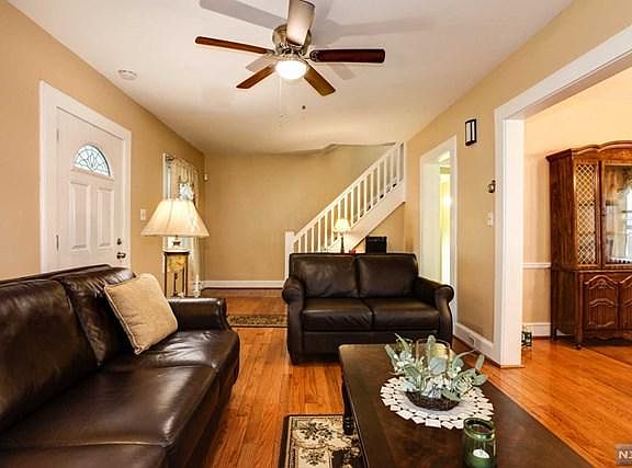 3rd image of 530 Beardsley Ave