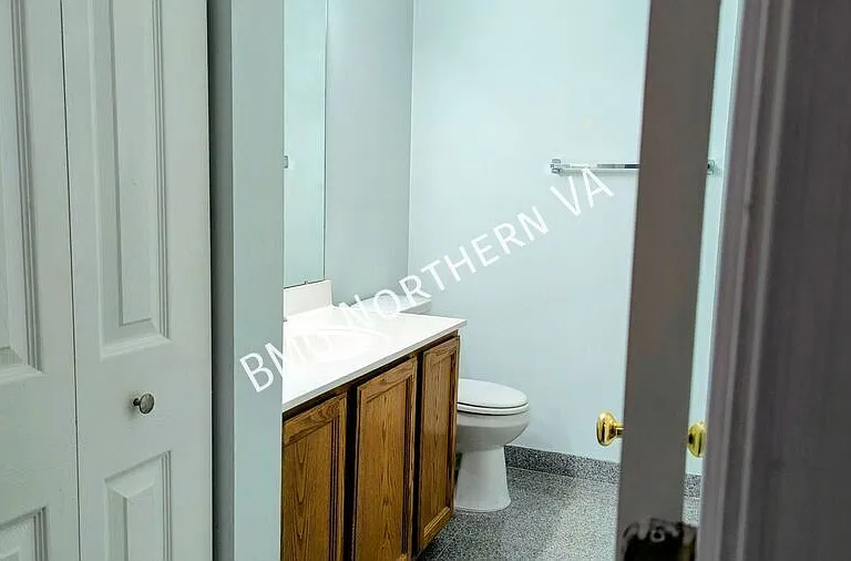 7408 Gadsby Sq — Photo 20