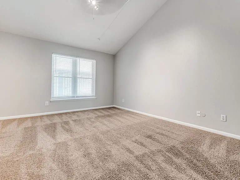 3827 Gilbert Ave #209 — Photo 8