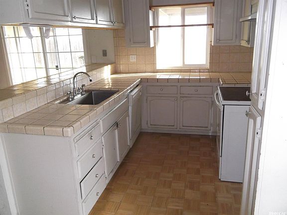 4th image of 1429 Speer St