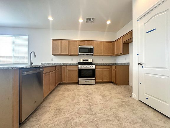 4th image of 8961 W Colter St