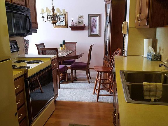3rd image of 230 S State St APT 108