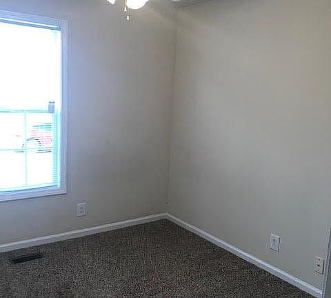 4th image of 465 Caney Ln