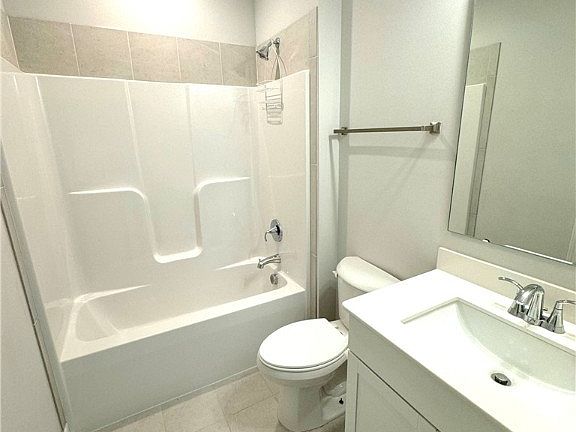 5th image of 5403 Debut Ave