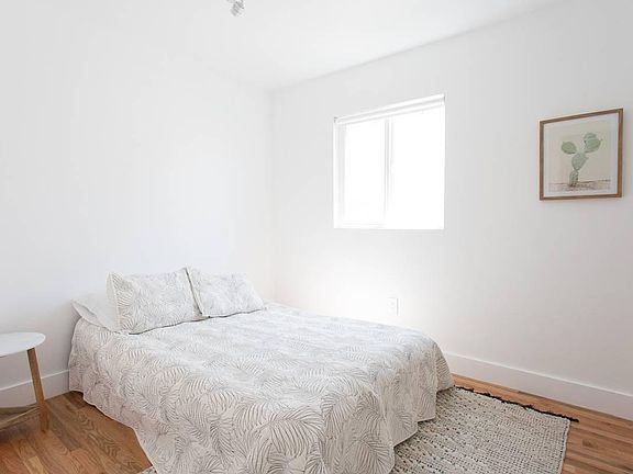 3rd image of 5076 Romaine St #5076