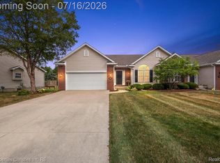 3181 Ivy Ln, Grand Blanc, MI 48439
