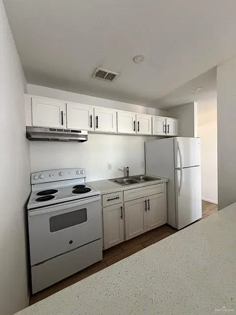120 East Schunior Street New Owner Snj - 4 — Photo 3