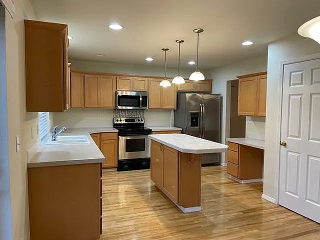 4 bed, 2.5 bath, 2170 sqft, $2,995 — Photo 4