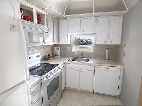3rd image of 671 S Hollybrook Dr APT 105