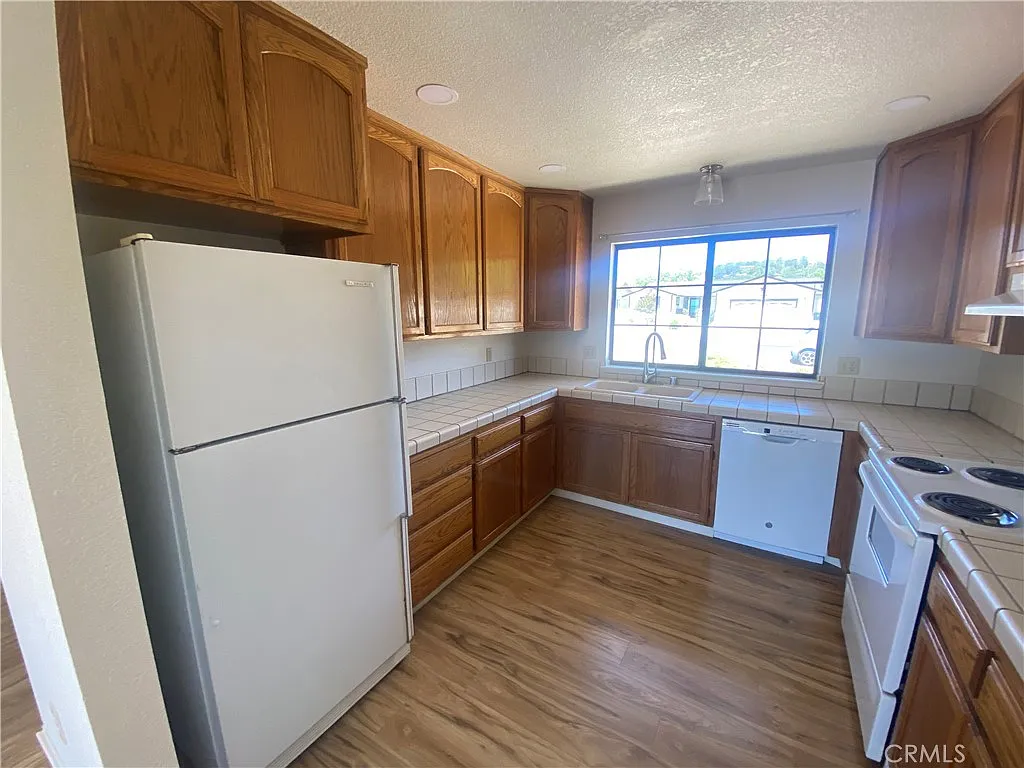 3 bed, 1463 sqft, $2,400 — Photo 4