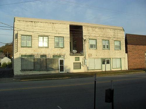 2nd image of 122 S Main St