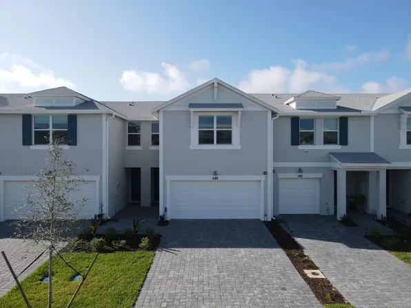 586 Salisbury Cir, Fort Pierce, FL 34982