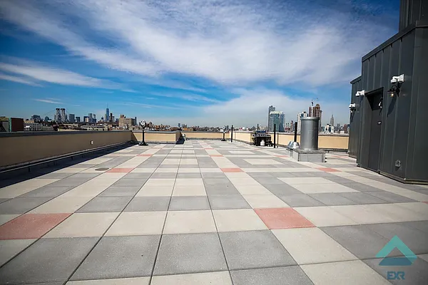 Rented by EXR | media 165