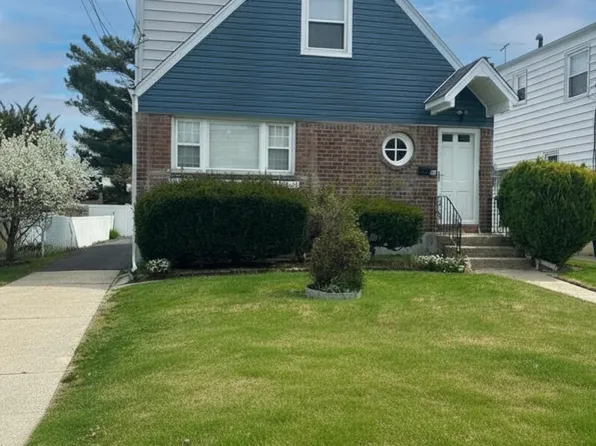 15 Daley Pl Floor 2, Lynbrook, NY 11563