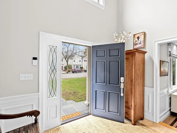 33 Sunhill Ln, Newton, MA 02459