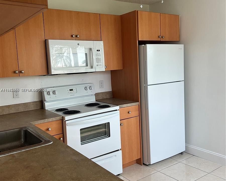 1st image of 1017 Washington Cir APT I
