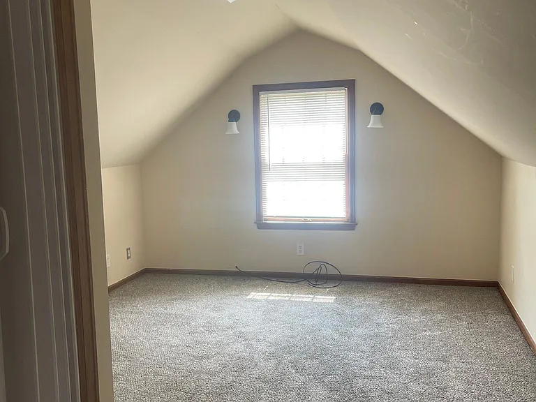 3061 Queen St — Photo 11