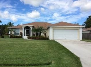 821 SE Cavern Ave, Port Saint Lucie, FL 34983