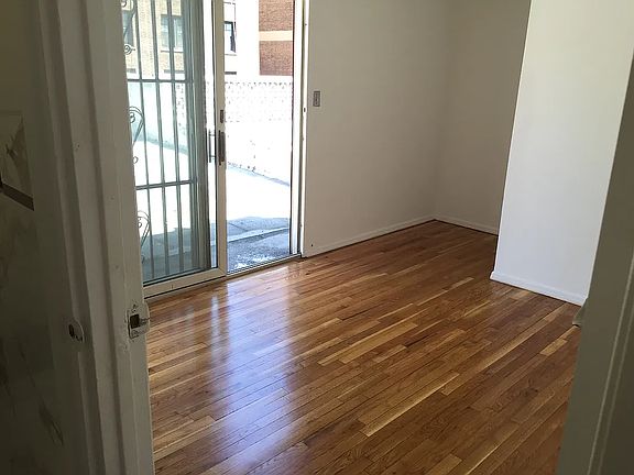 3rd image of 148 W 73rd St APT 5B