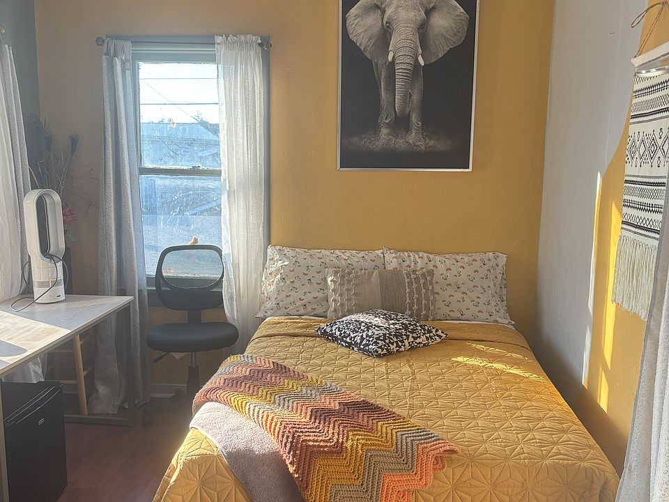 1st image of 1955 S Bronson Ave #1/4