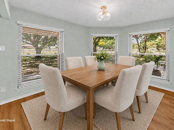 5th image of 16612 Scenic Cir