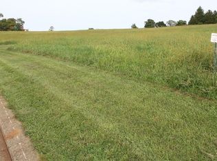 5295 Stonegate Dr, Zanesville, OH 43701