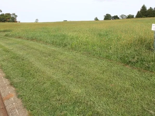 5295 Stonegate Dr, Zanesville, OH 43701