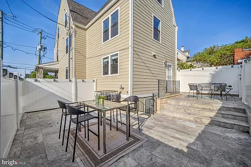 901 Lawrence St NE #B Photo 1