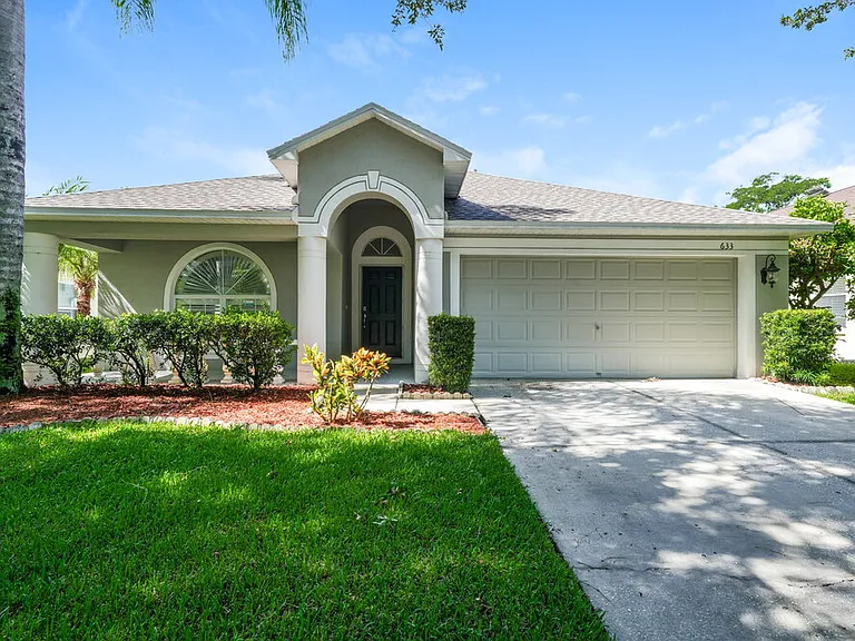 633 Straw Lake Dr — Photo 1