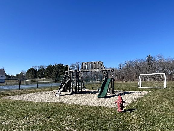 3rd image of Dickinson Court Lot 9