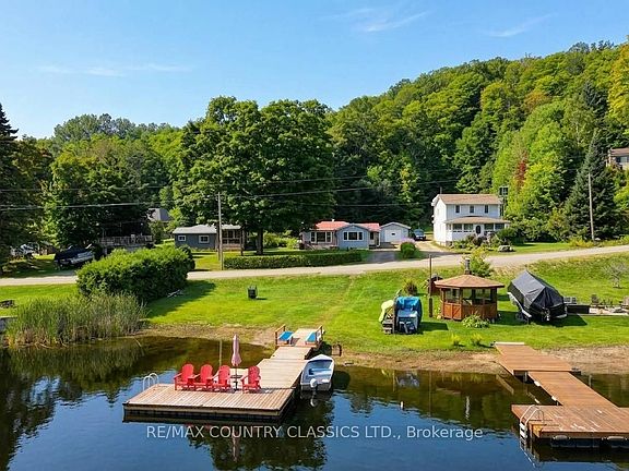 4th image of 1055 Burleigh Rd