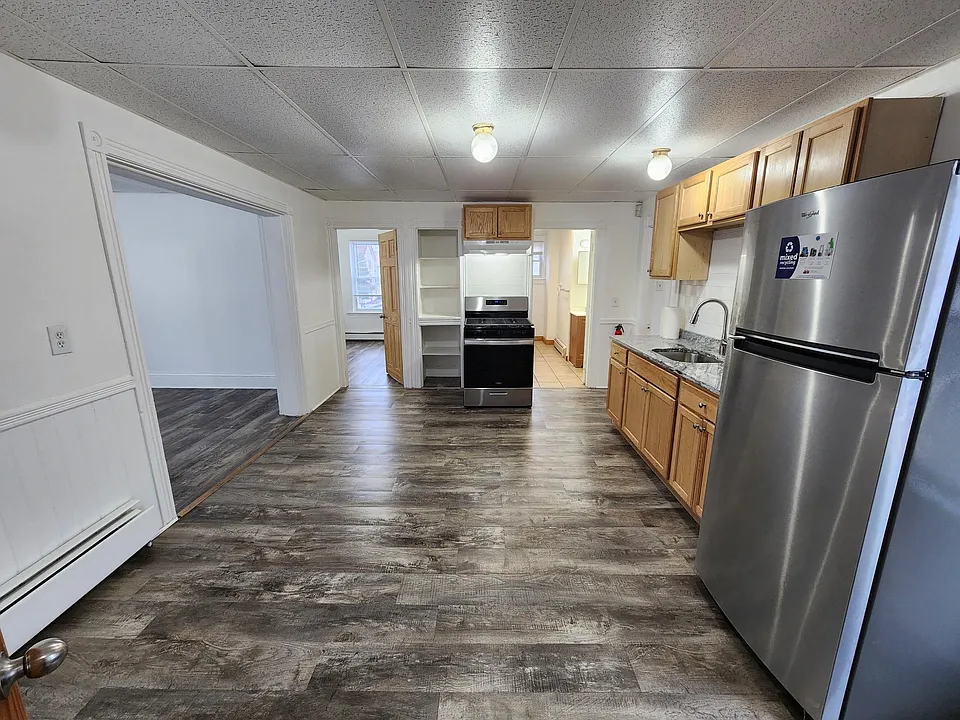 37 Watson St #2